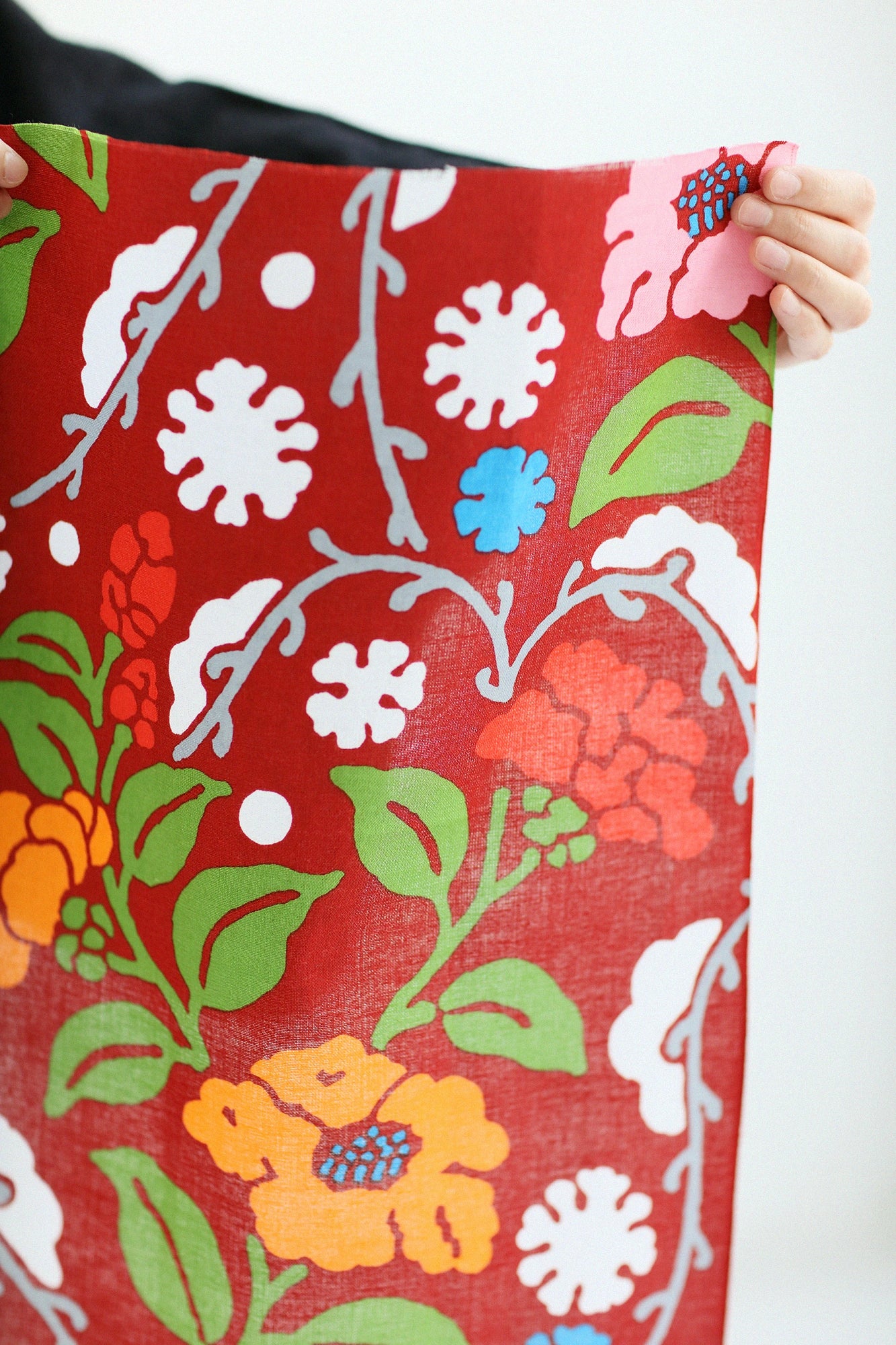 Tengui textile en coton Ise/Yukimochiyanagi ni camélia (Yukimochiyanagi ni camélia)