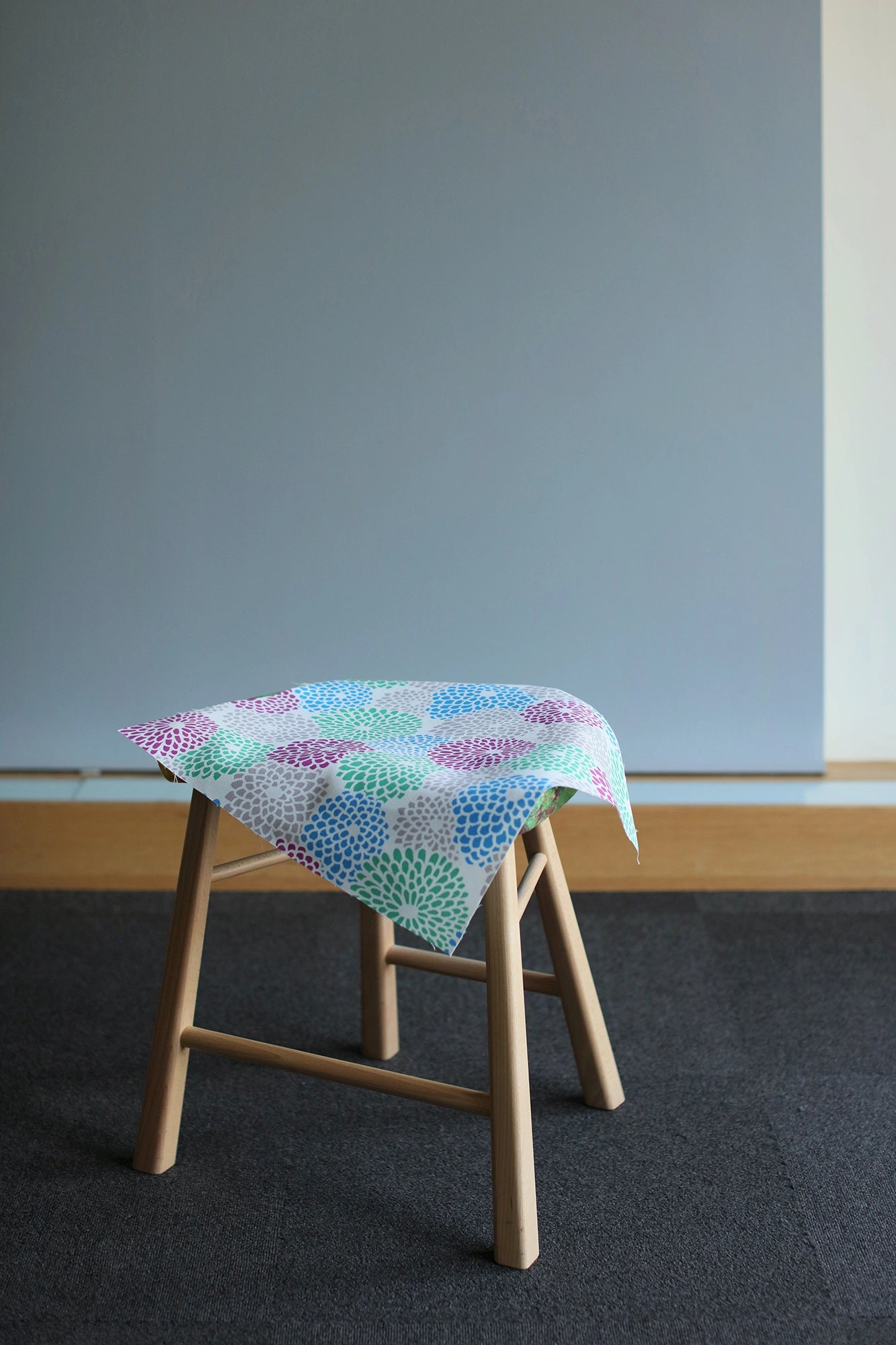 [Versand in 1-3 Monaten]SOU・SOU×Coccole Craftool Hocker/Chrysantheme kühle Brise