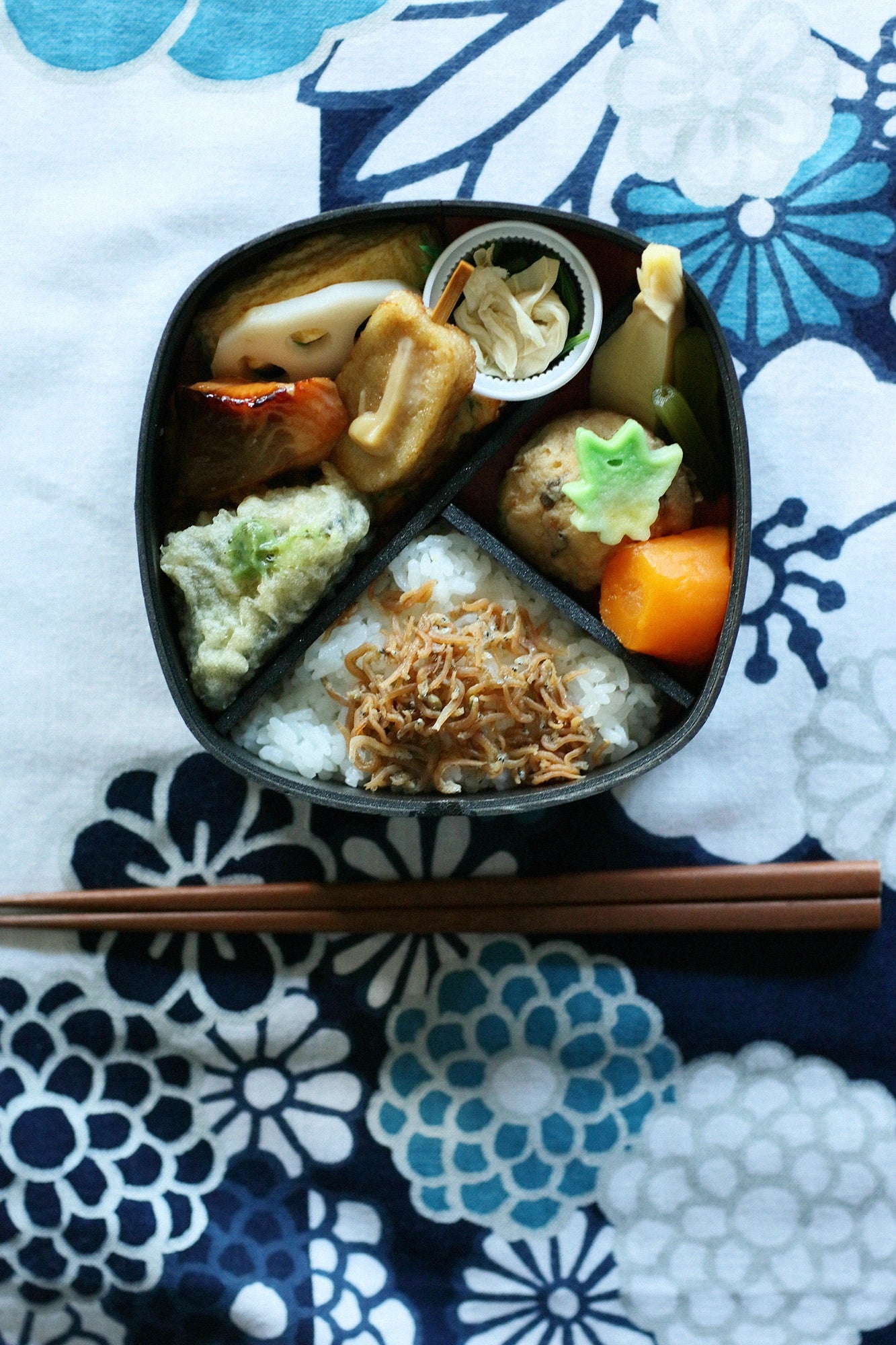 Isemomen Cotton Textile Handkerchief/Gold Damask Ryo