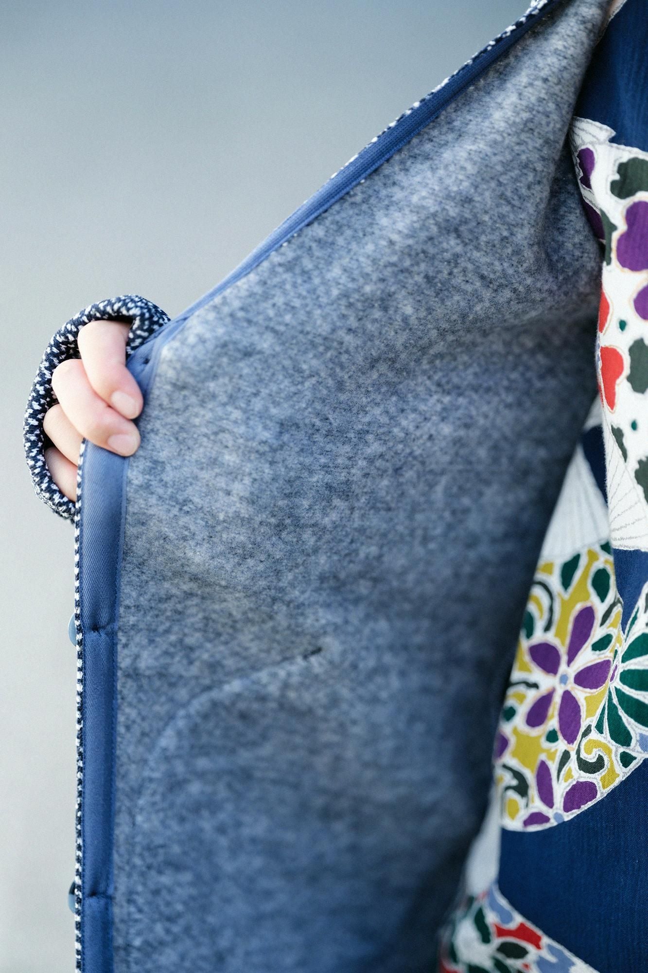 Mit Fleece gefütterter H.W.S-Cardigan aus Twill-Strick/Weiß-Marineblau x Tobi▲