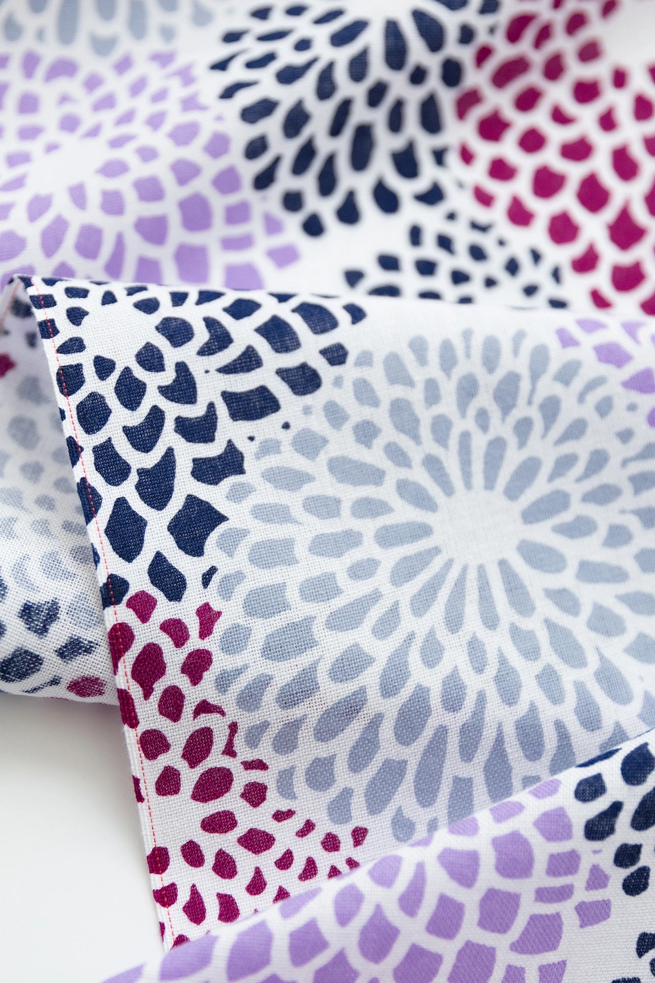 Textil nach Gewicht verkauft (Ise-Baumwolle Tenugui) / Kiku-zukushi Kasuki <50 cm>