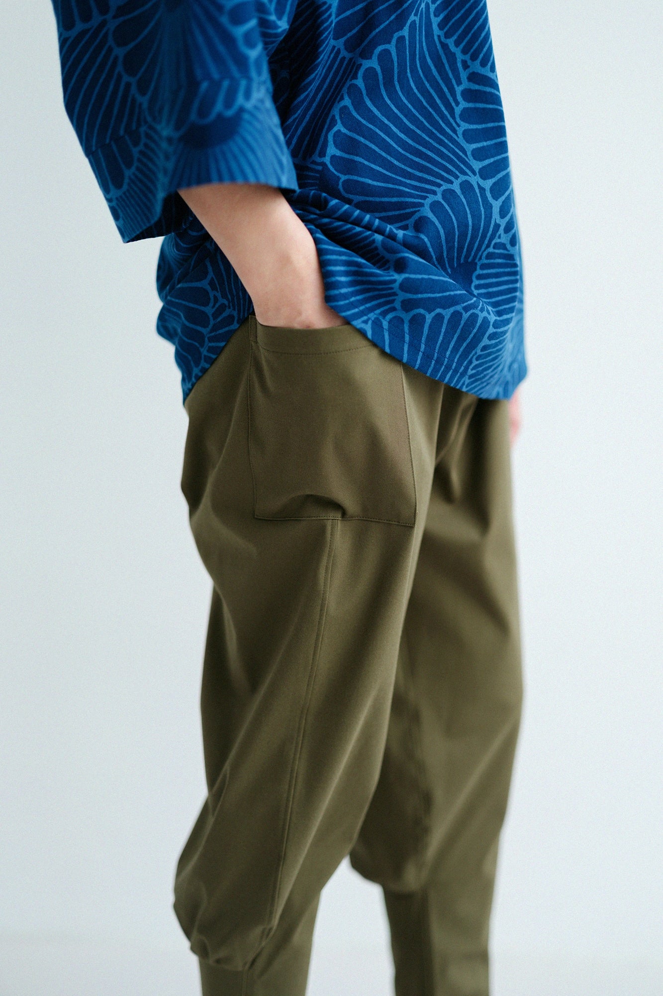 Shin Twill Weave Harem Pants／Olive Green