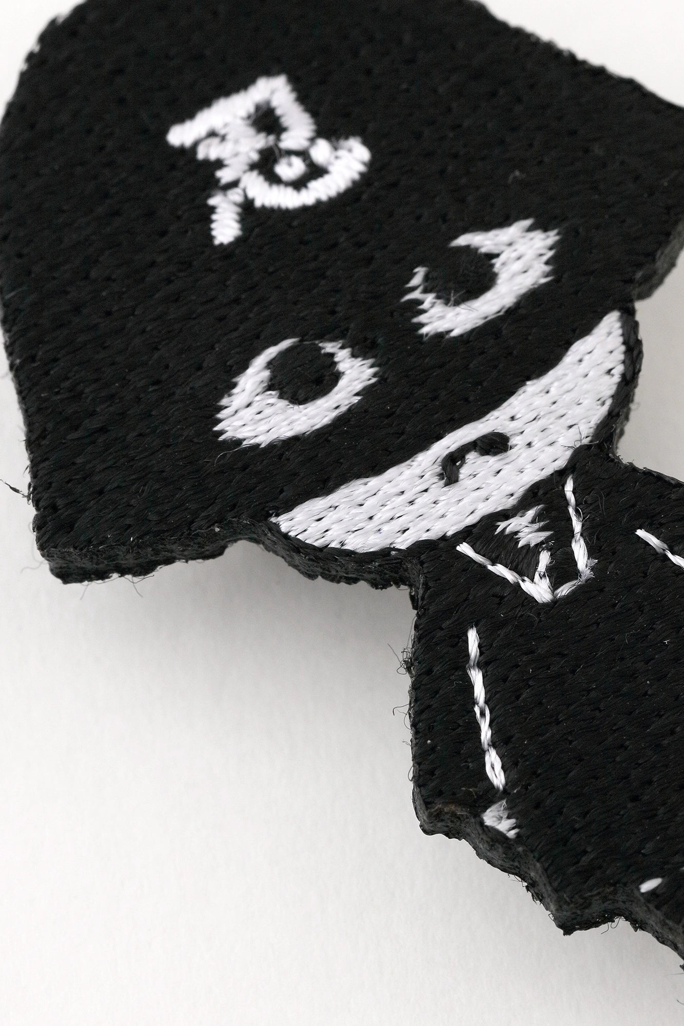 刺繍飾り（ししゅうかざり）／ちび影
