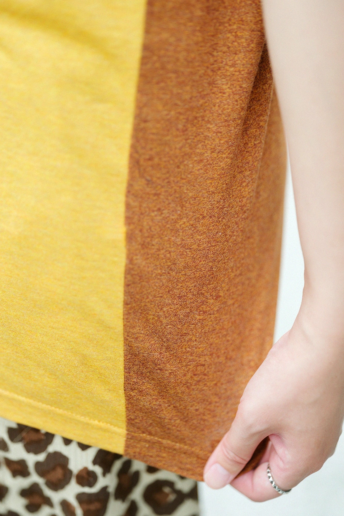 Izmir cotton, T-shirt à manches mi-longues By Color / Chrome yellow × brun La Set 