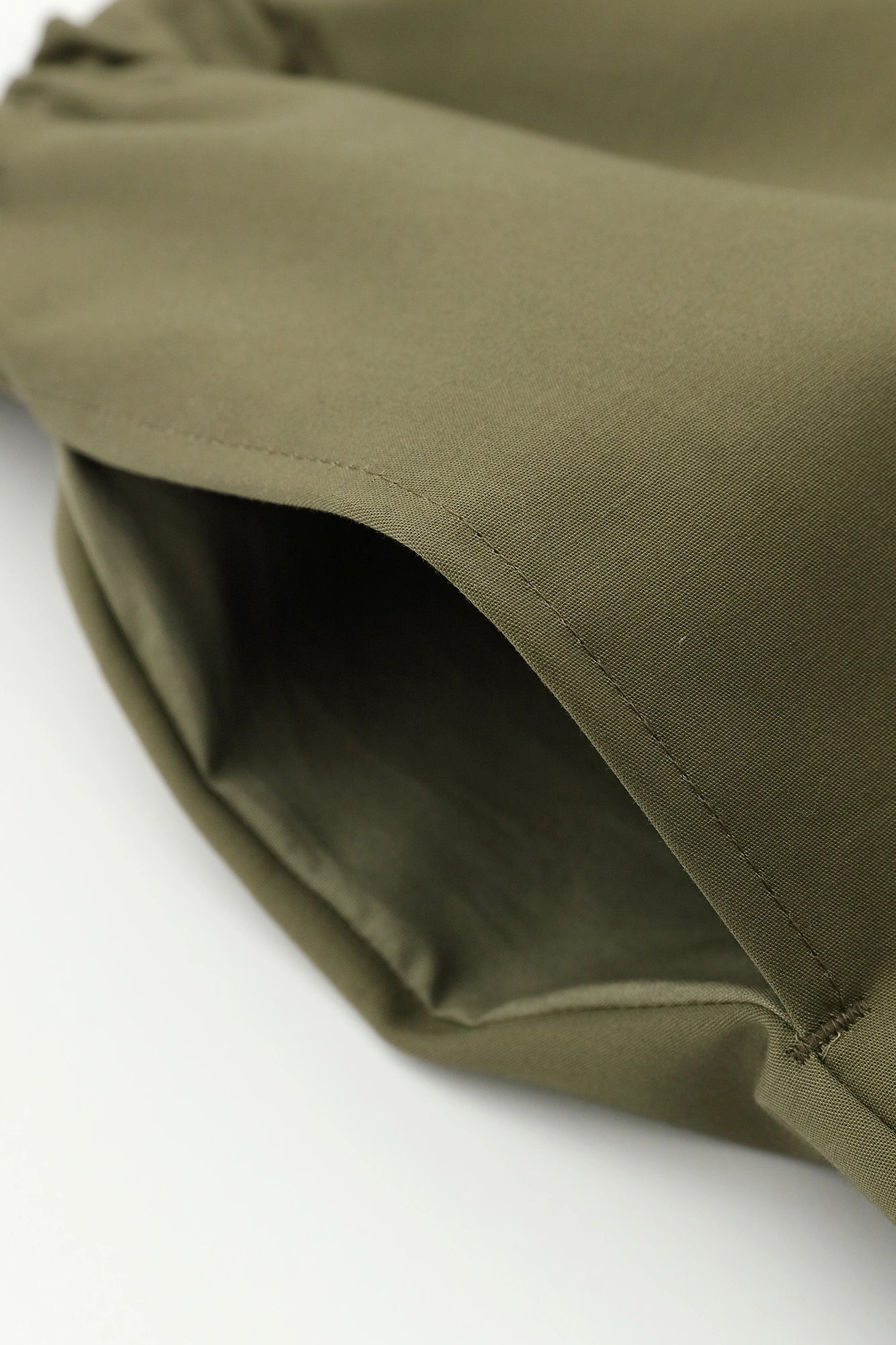 Leicht zulaufende Hose mit doppeltem Cross-Stretch/Olivgrün
