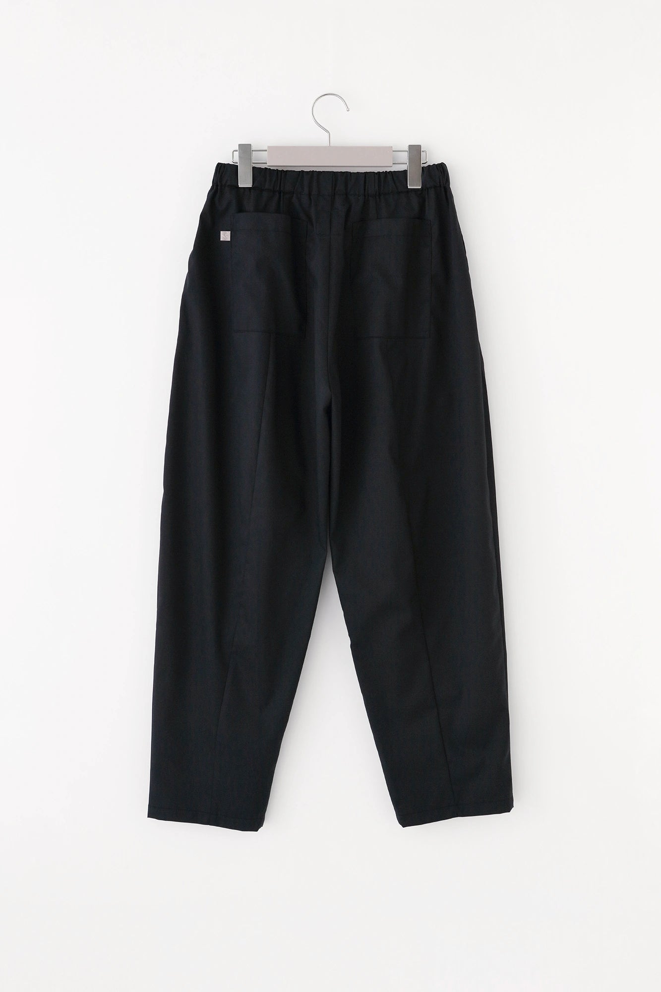 【7月7日頃発送予定】ストレッチツイル バレルレッグパンツ／ダークネイビー