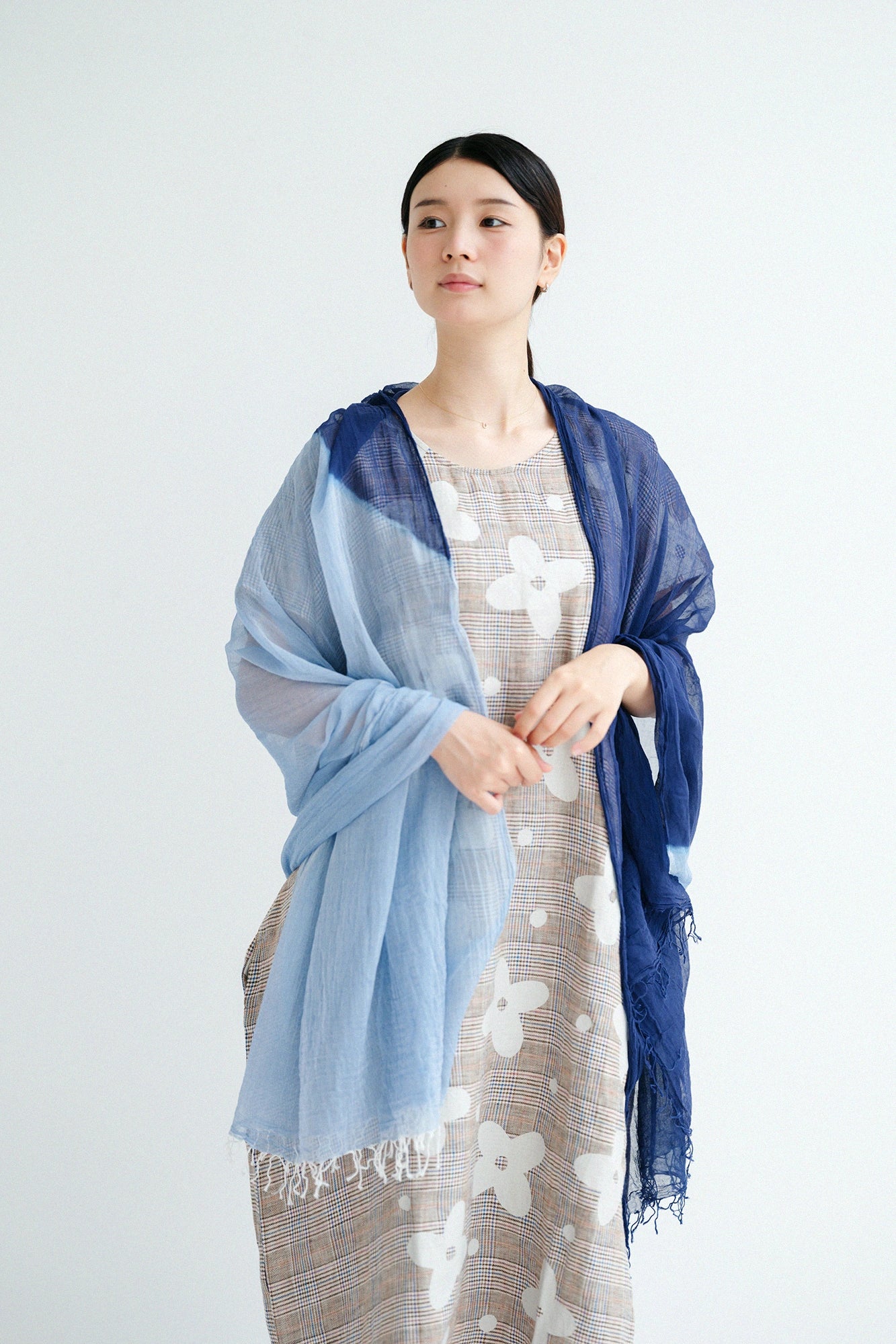 Nähe-Farbverlauf Kardistoll / Batikfärbung, Aofujinezumi (Blau-Grau) × Nōkon (Dunkelmarine) 