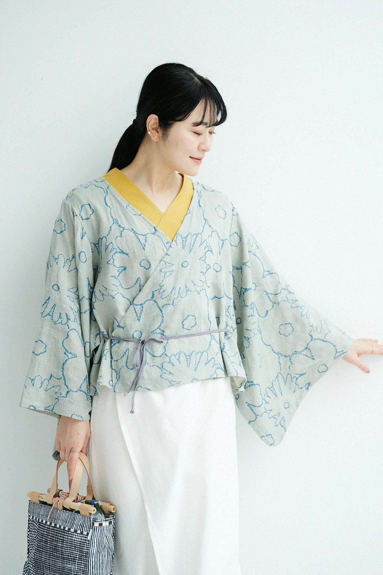 綿麻 綾織（あやおり） 小袖寛衣（こそでかんい）／おおらからくがき 柳鼠（やなぎねず）