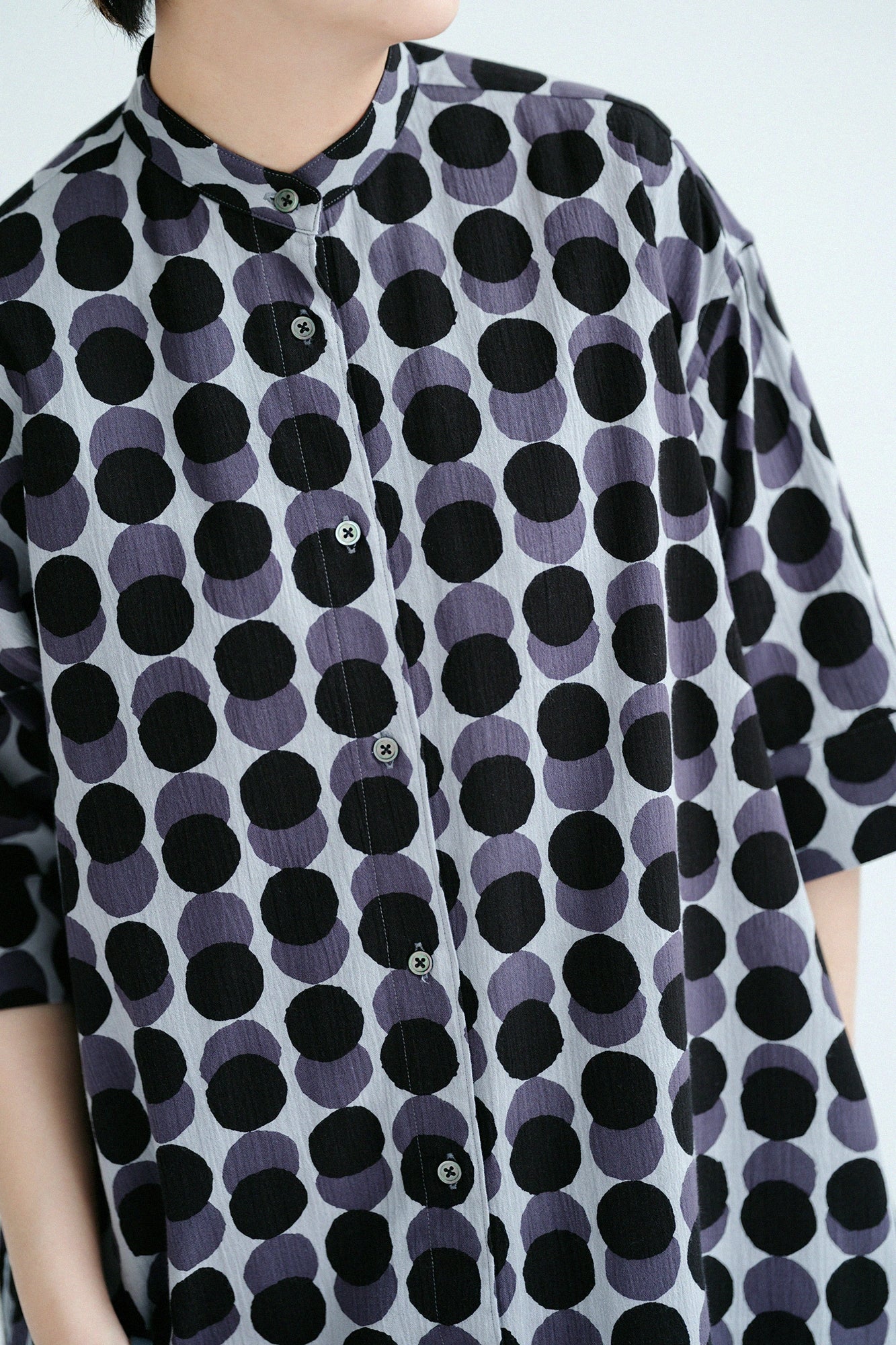 Takashima-Shrunk 20/20 Gran-Shirt One Piece mit 6-Minuten-Ärmeln / overlappender Kragen 