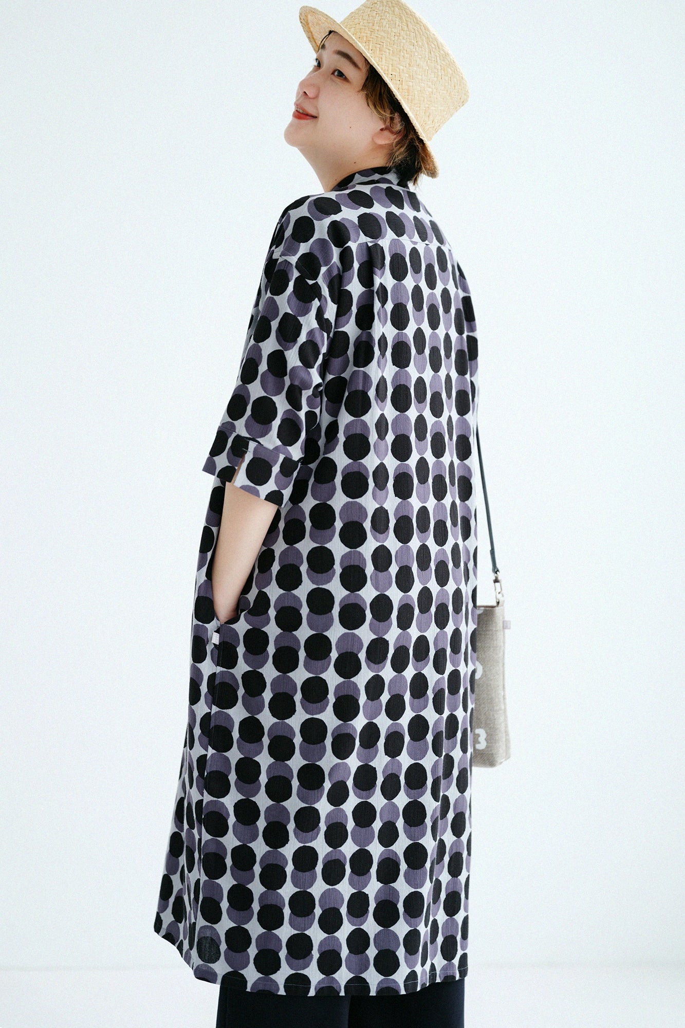 Takashima-Shrunk 20/20 Gran-Shirt One Piece mit 6-Minuten-Ärmeln / overlappender Kragen 
