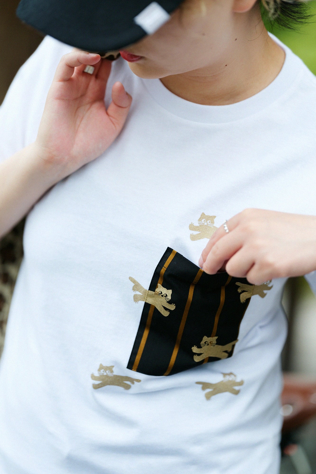 半袖 ポケットTシャツ[5.0]／ホワイト×ねこ かけっこ