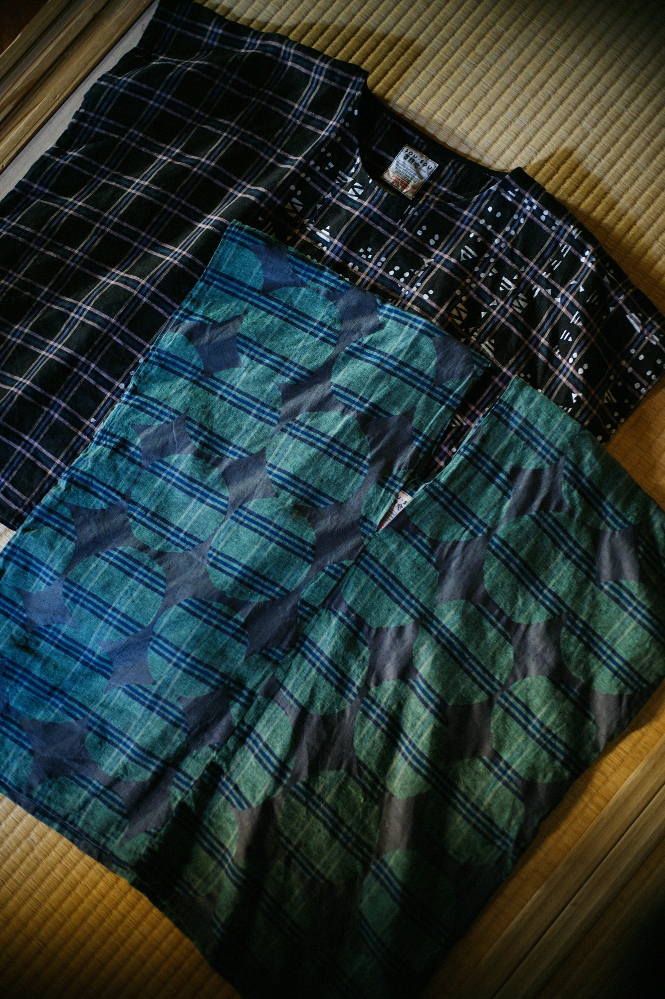 Asa Koshiori (Leinen-Karosweberei) Shikaku-i (Viereckiges Kleid) / Otokito Yohaku (Klang und Leerraum) 
