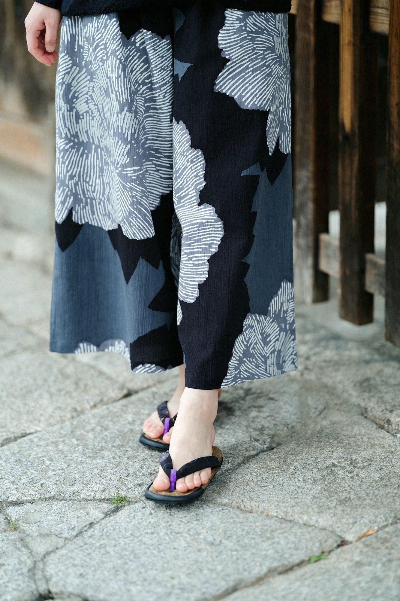 【Ships ard. 6/23】Asabura Sandals Black / Wind God and Thunder God