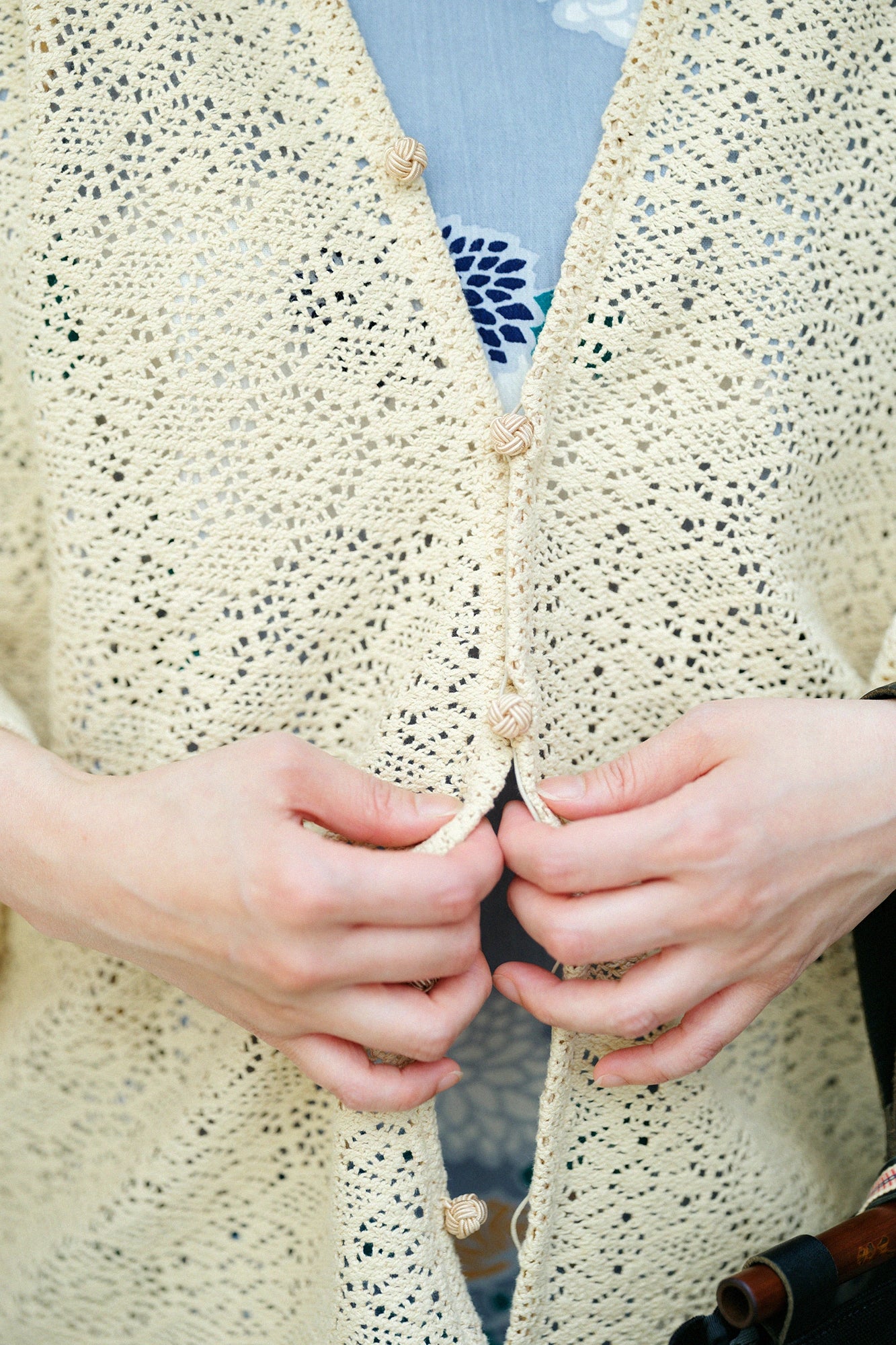 【6月23日頃発送予定】透かし幾何刺繍（きかししゅう） はつき／練色（ねりいろ）