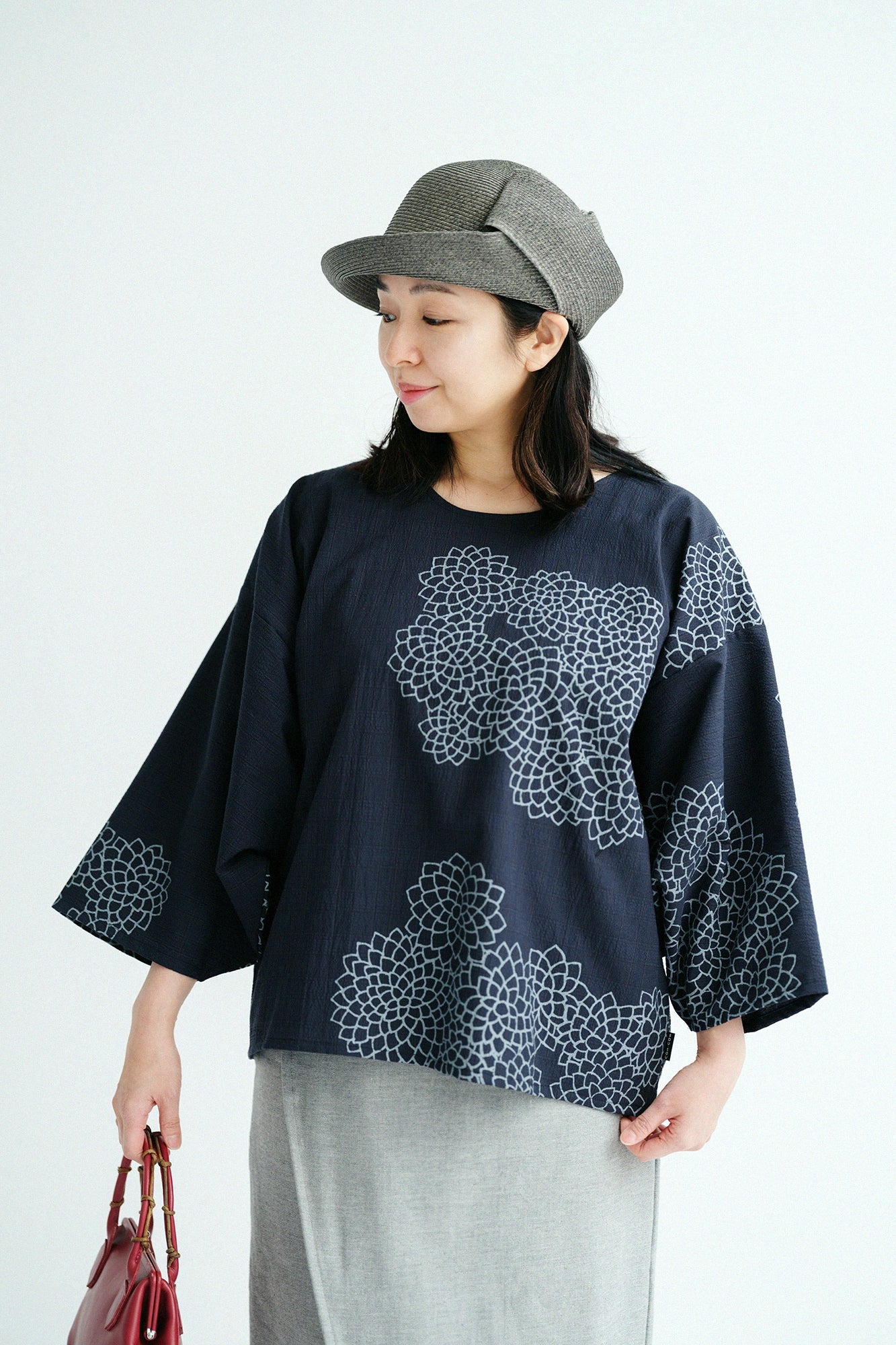 C/CM(R) Naginatashikakui Kimono (naginata shikakui) / Kumoma (kumoma) mit Chrysantheme und Yohaku (yohaku) Shinkonkoushi (shinkonkoushi) 