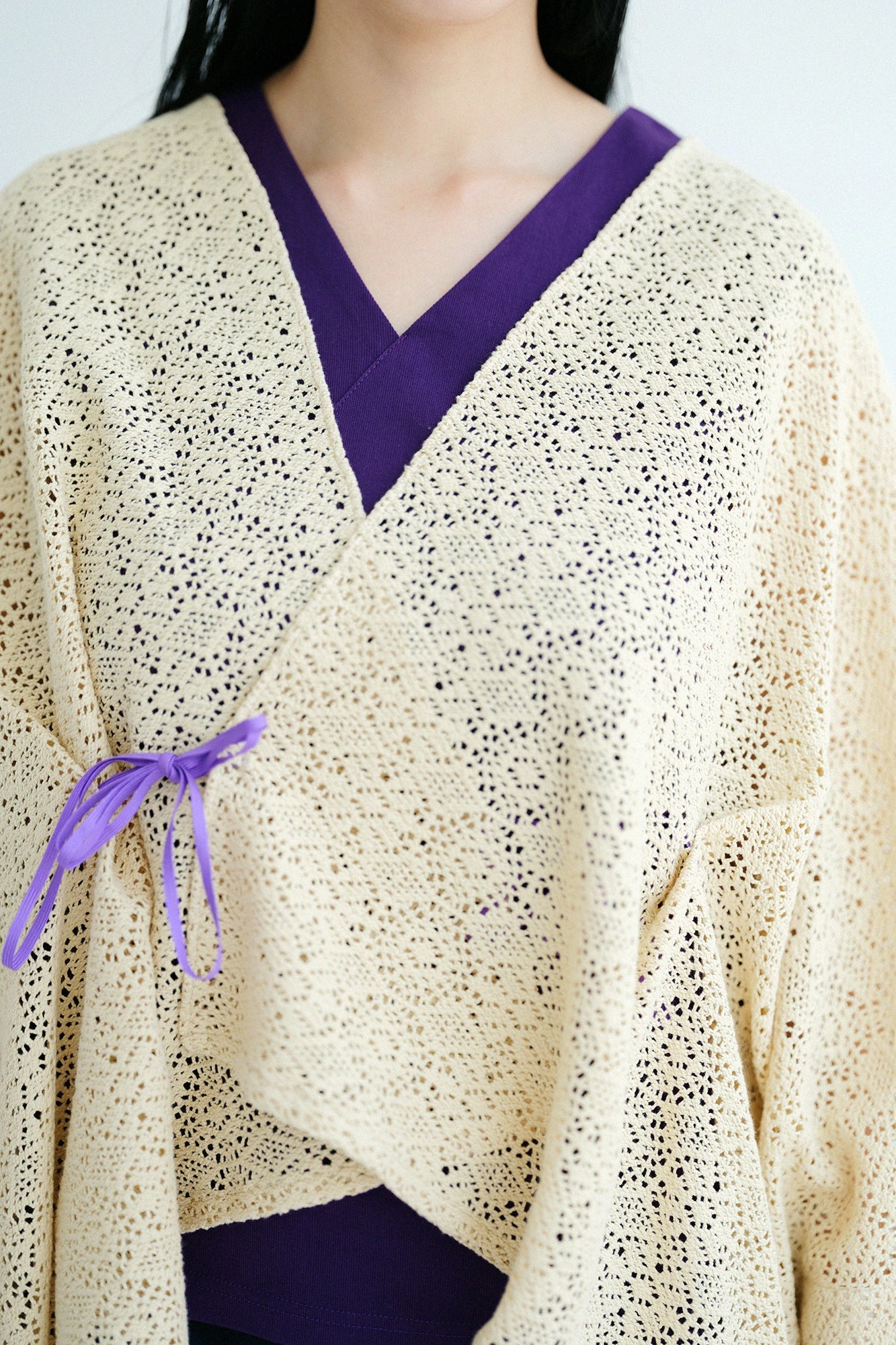 【6月23日頃発送予定】透かし幾何刺繍（きかししゅう） きさらぎ 短丈（みじかたけ）／練色（ねりいろ）