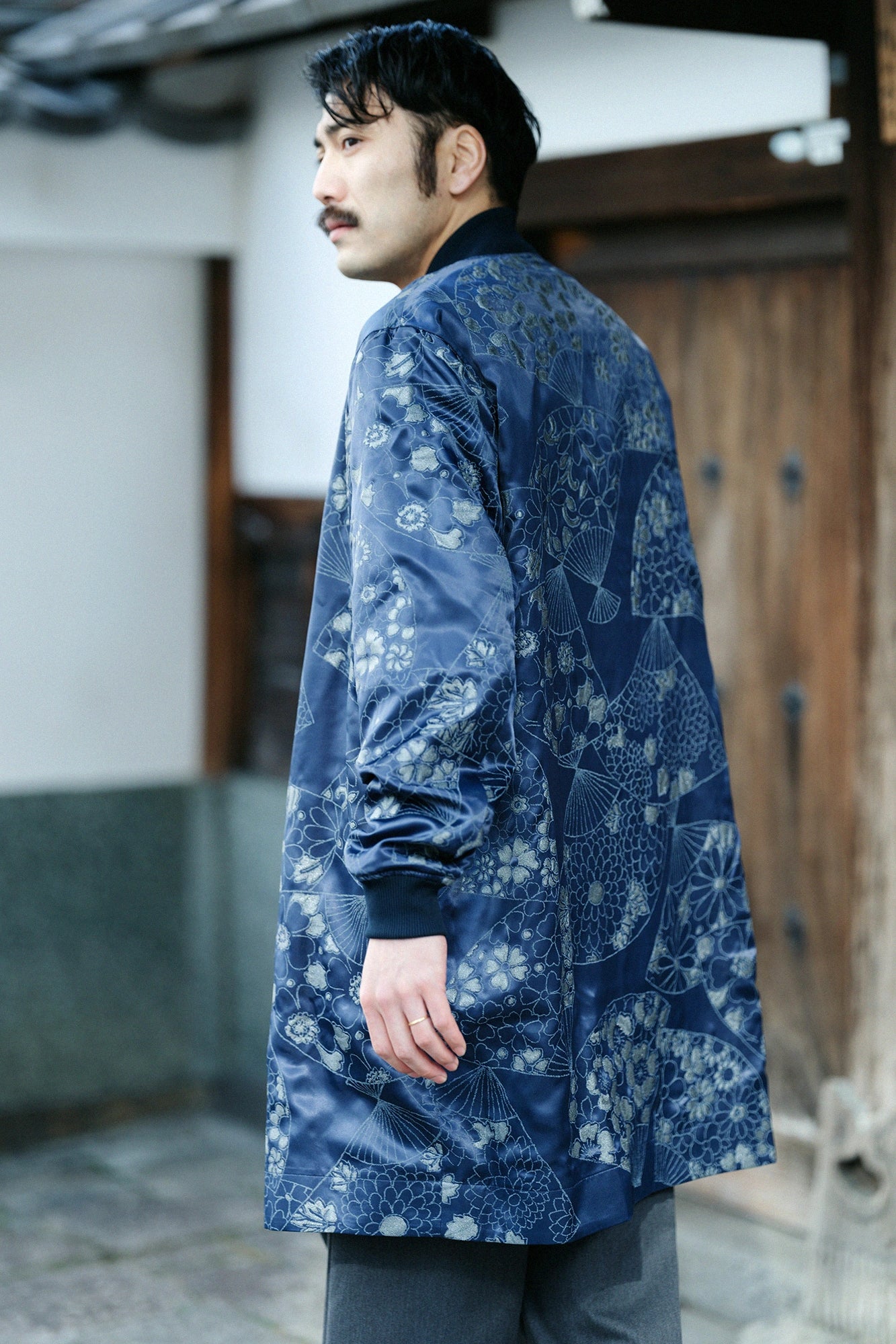 [Versand voraussichtlich Ende April] Wendbarer Blouson aus Chambray-Twill/Marineblau x Fächer