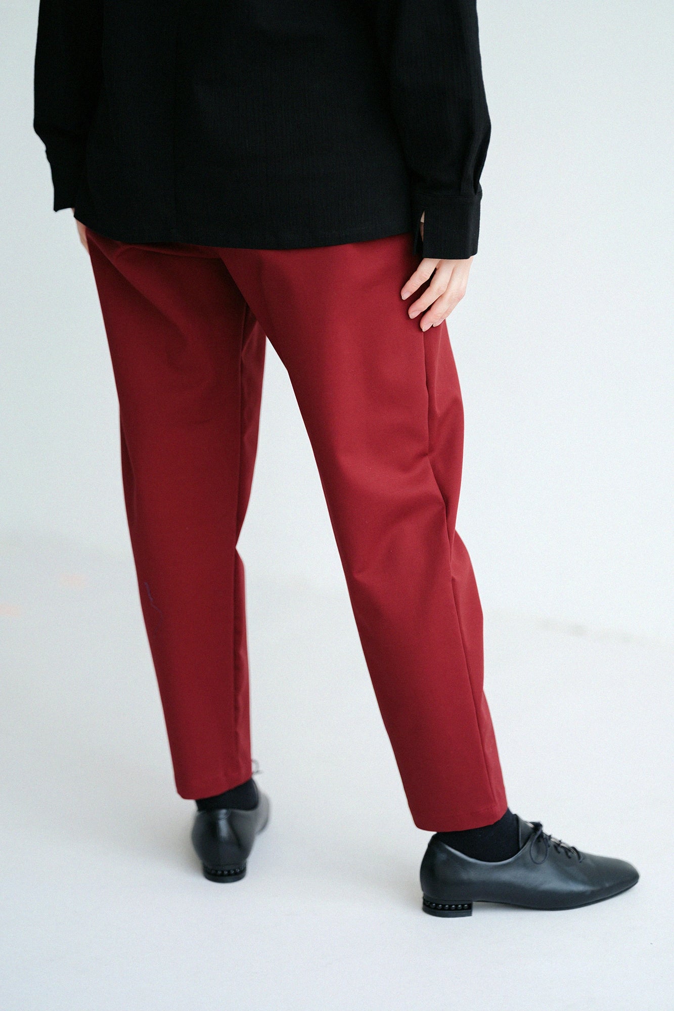 Leicht zulaufende Hose mit doppeltem Cross-Stretch/Bordeaux