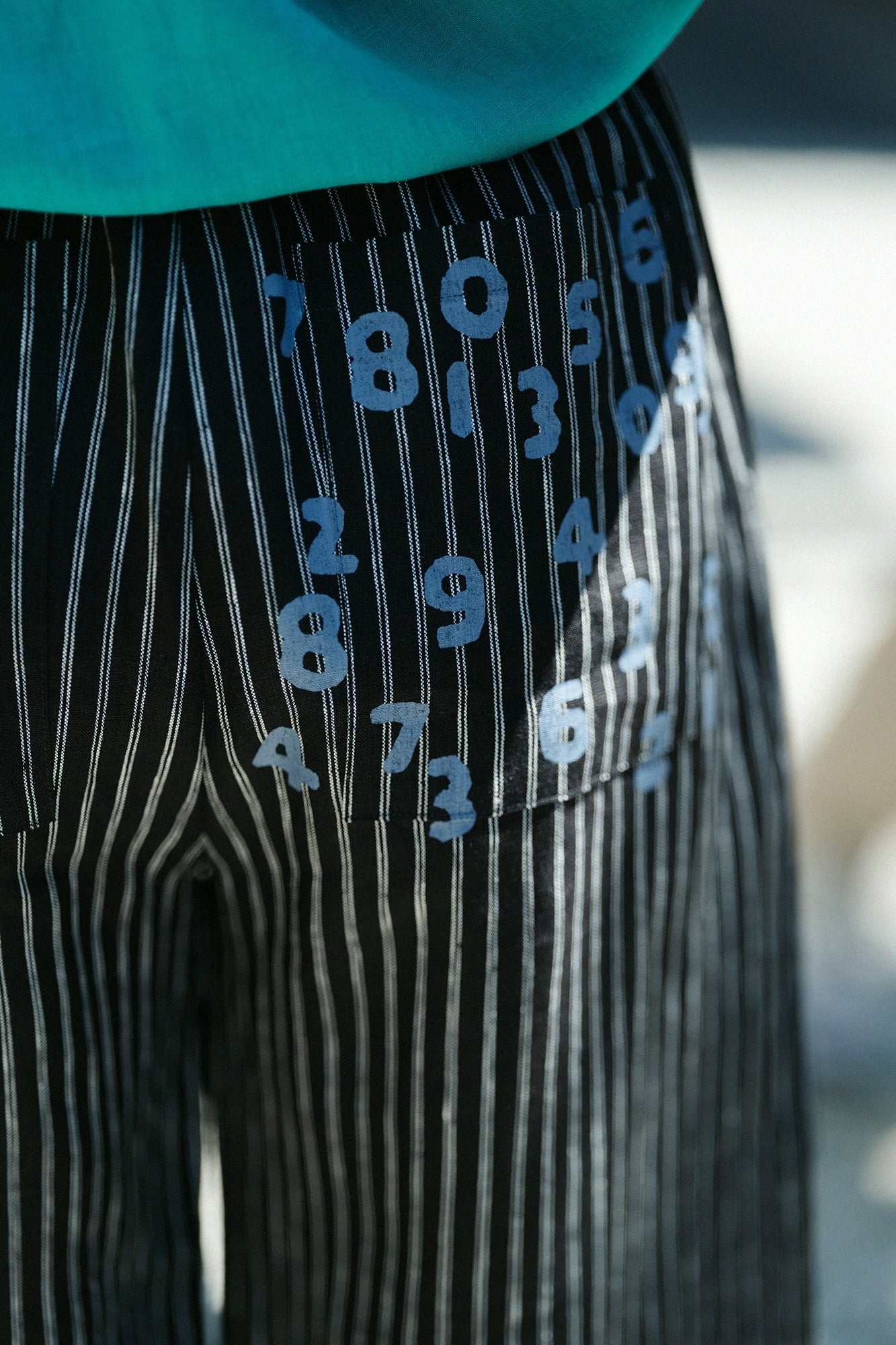 【Nur online】Leinen-Pinstripe Wide Pants / Schwarz 