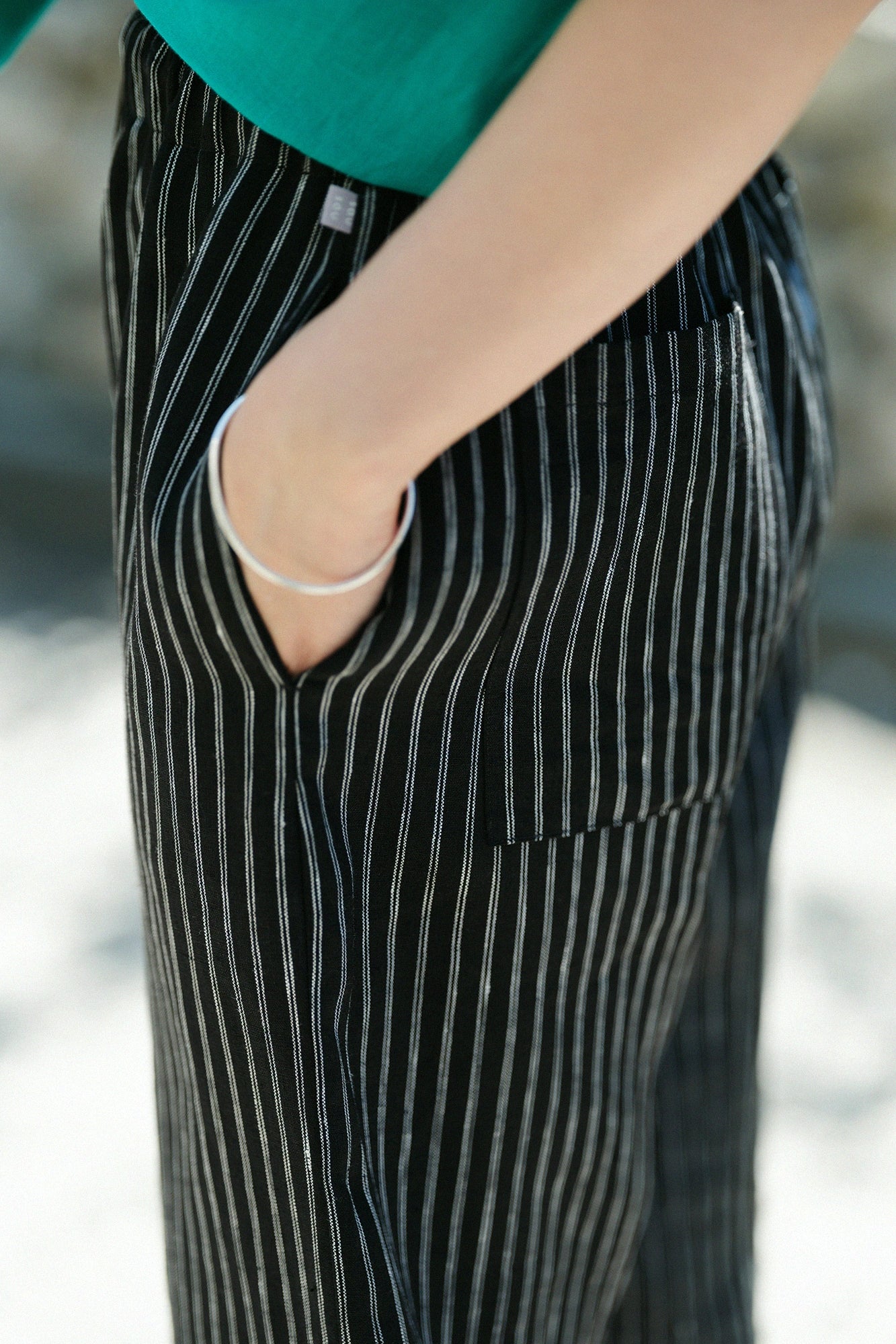 【Nur online】Leinen-Pinstripe Wide Pants / Schwarz 